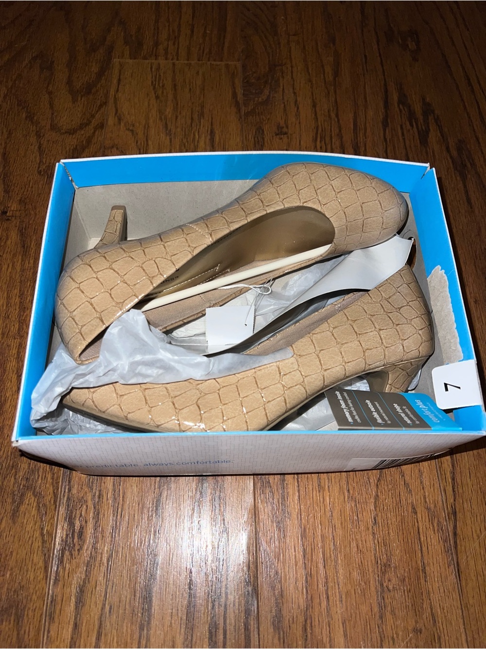 Comfort Plus by Predictions Women's Karmen Pumps